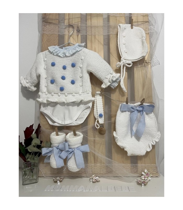 CONJUNTO BODOQUES BLANCO CON BLUSA PLUMETI Y CAPOTA